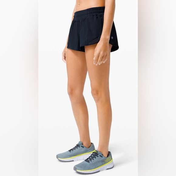 Lululemon Hotty Hot Short II 2.5" in True Navy - Size 14 - Picture 2 of 8